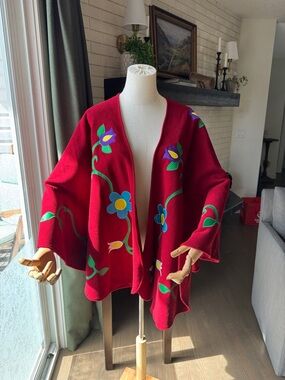 Cashmere Cape. Red. Virgin Wool Blended . Cashmere O/S